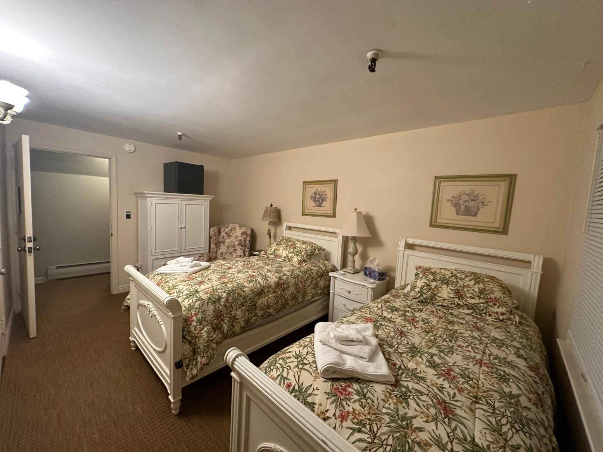 The Oaks B&B Hotel And Spiritual Center Jamestown Exterior photo